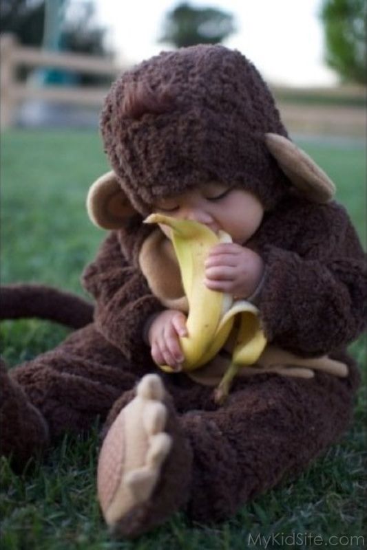 baby-eating-banana