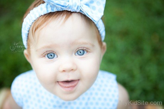 2. Cute baby girl with dark hair and blue eyes - wide 6