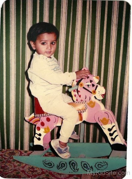 Childhood Picture Of Mrunal Jain
