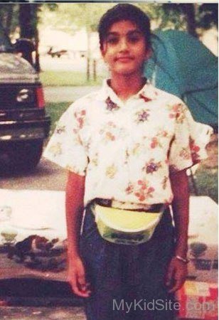 Childhood Picture Of Sunny Leone