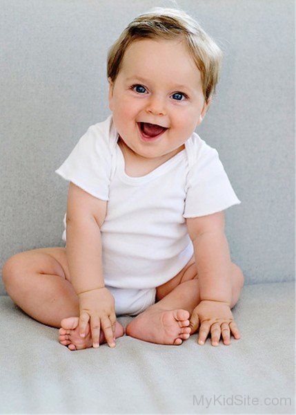 Baby Girl Laughing-MK456024