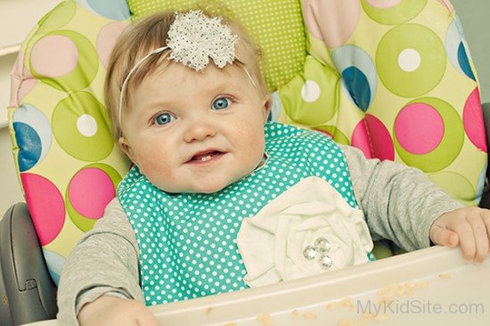 Cutest Baby Girl Laughing-MK12322