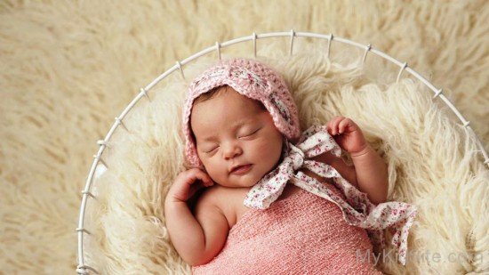 Sweet Babty Girl Sleeping-MK123