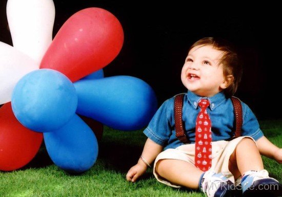 Baby Boy With Balloon -kd12
