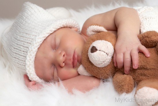 Baby Sleeping With Teddy-cu94