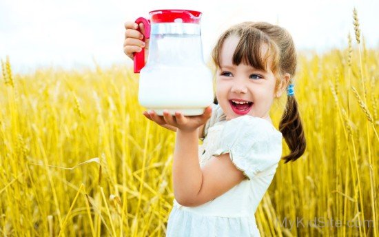 Baby With Holding A Jug-cu106