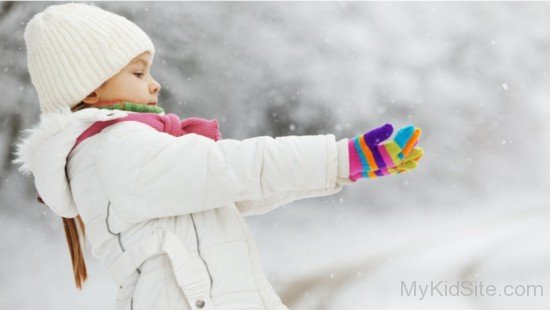 Girl Catch A Winter Snow