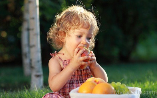 Girl Eating An Apple-cu195