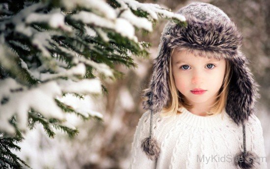 Girl Hat in Snow Winter-cu202