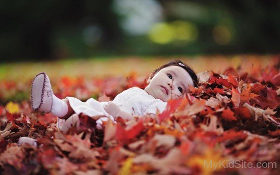 Little Girl Sleeping On Leaves-sw136